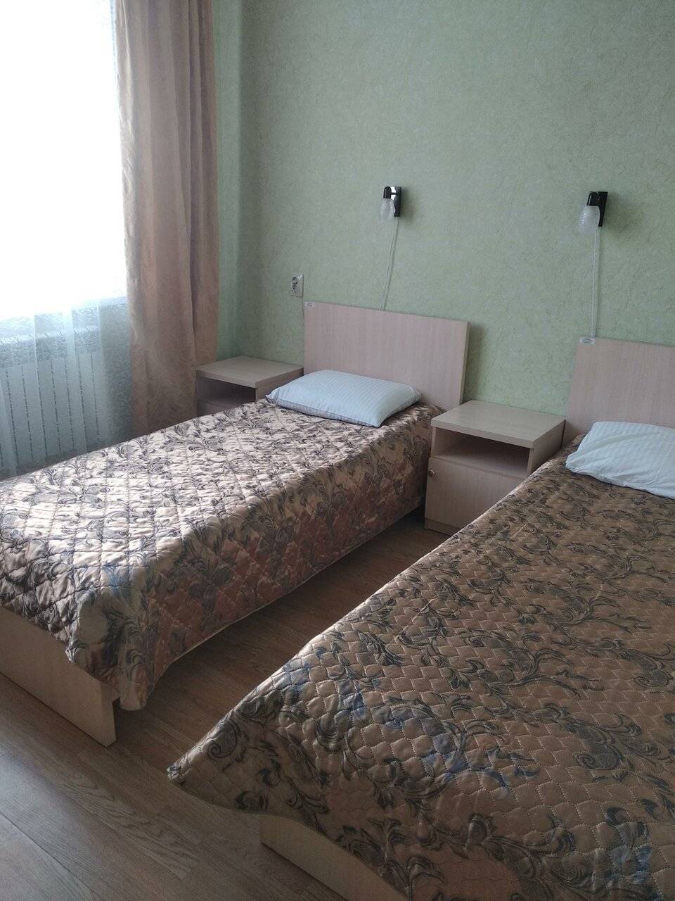 Номер стандарт с 2 односпальными кроватями (с завтраком)