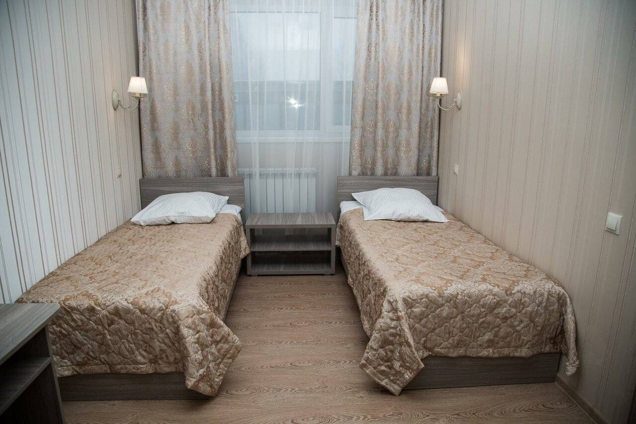 Номер улучшенный с 2 односпальными кроватями (с завтраком)